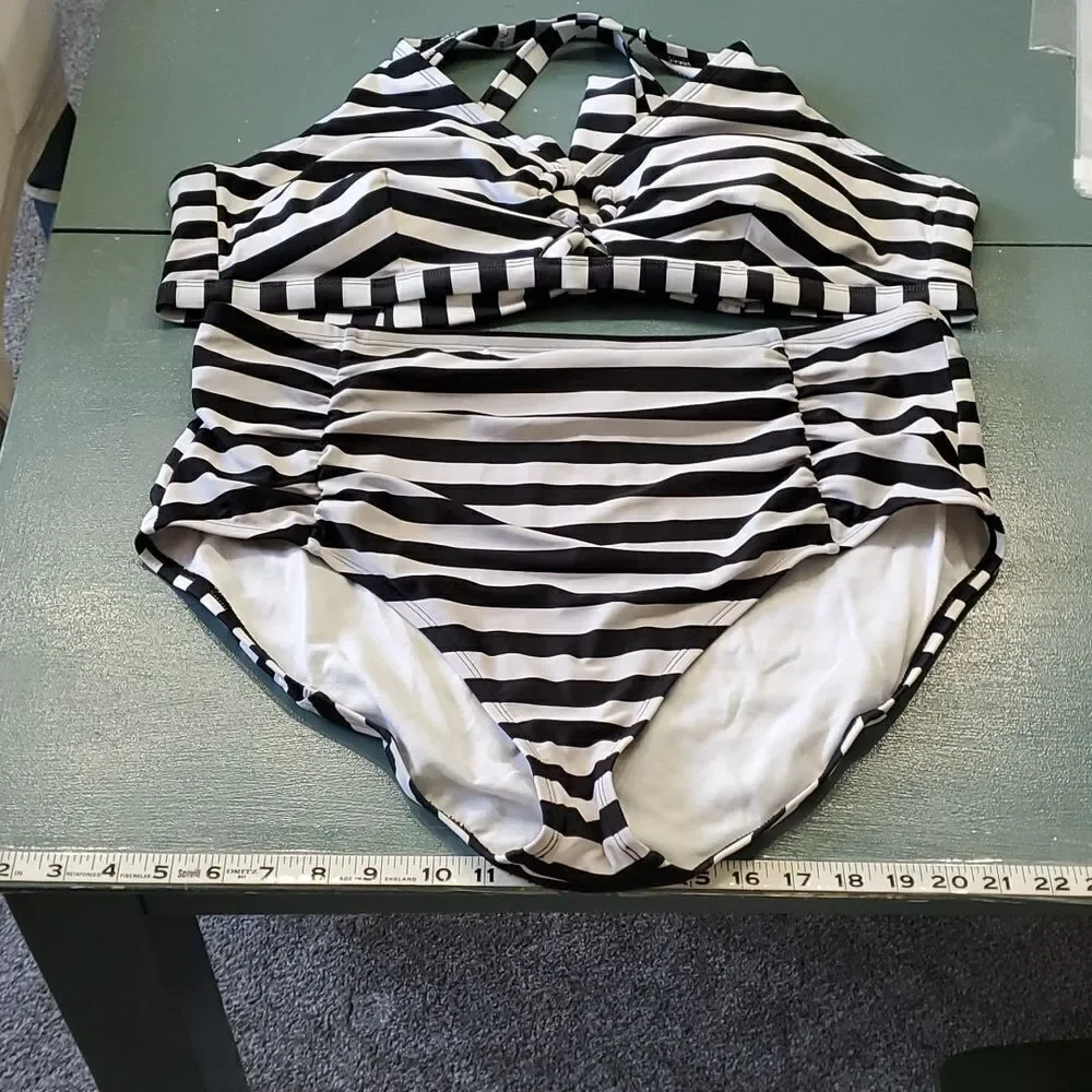 ISLAND RAYS 3X BLACK AND WHITE STRIPED TWO‎ PEICE BATHING SUIT..cruise